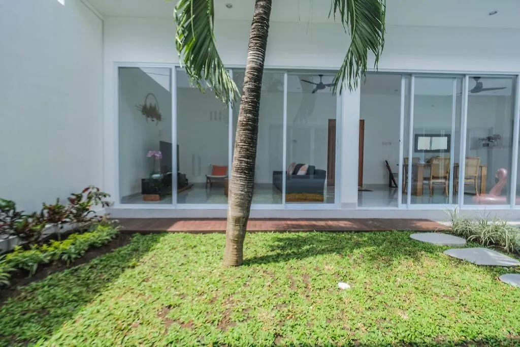 Villa Akmali Seminyak Drupadi 2 Bedrooms W/Pool 5Mins To Beach 0*, Σεμινιάκ